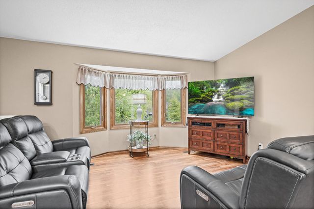 1142 Parkview Lane, Eagan, MN 55123