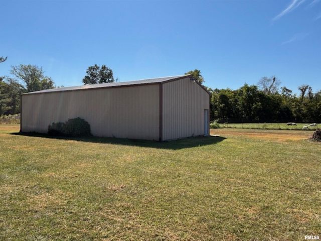 962 Red Stripe Road, Sandoval, IL 62882