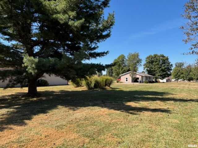 962 Red Stripe Road, Sandoval, IL 62882