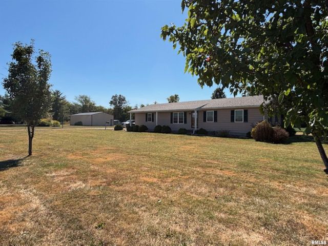 962 Red Stripe Road, Sandoval, IL 62882