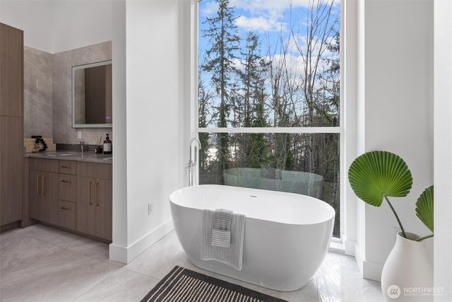 11905 89th Avenue NE, Kirkland, WA 98034