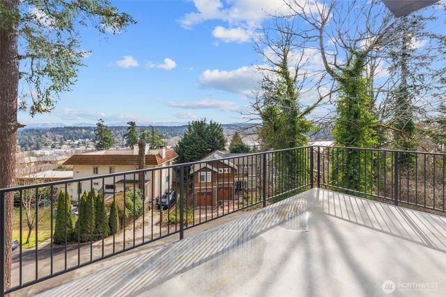 11905 89th Avenue NE, Kirkland, WA 98034