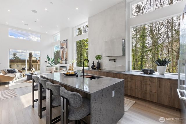 11905 89th Avenue NE, Kirkland, WA 98034