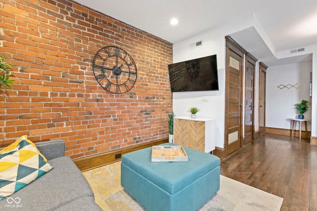 108 E Saint Clair Street E, Indianapolis, IN 46204