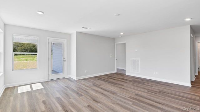 1011 Kelly Way, Prattville, AL 36066