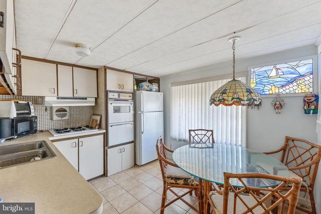 17 CHANNEL DR, Wildwood, NJ 08260