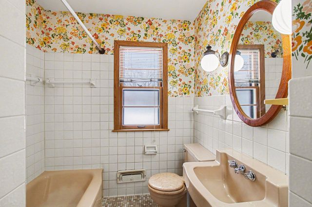 1294 Hall Avenue, West Saint Paul, MN 55118