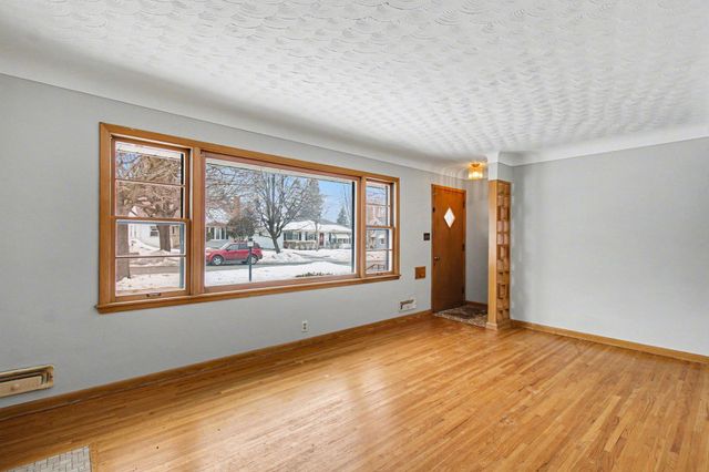 1294 Hall Avenue, West Saint Paul, MN 55118