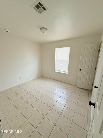 2524 Porter Avenue B, El Paso, TX 79930