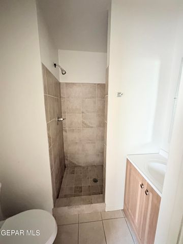 2524 Porter Avenue B, El Paso, TX 79930