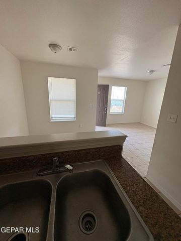 2524 Porter Avenue B, El Paso, TX 79930