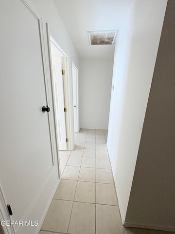2524 Porter Avenue B, El Paso, TX 79930