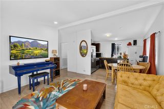 327 W Wilson 74, Costa Mesa, CA 92627