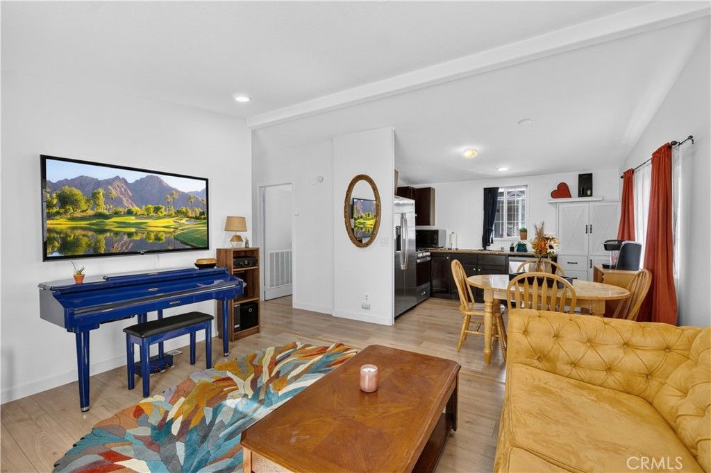 327 W Wilson 74, Costa Mesa, CA 92627 — exterior