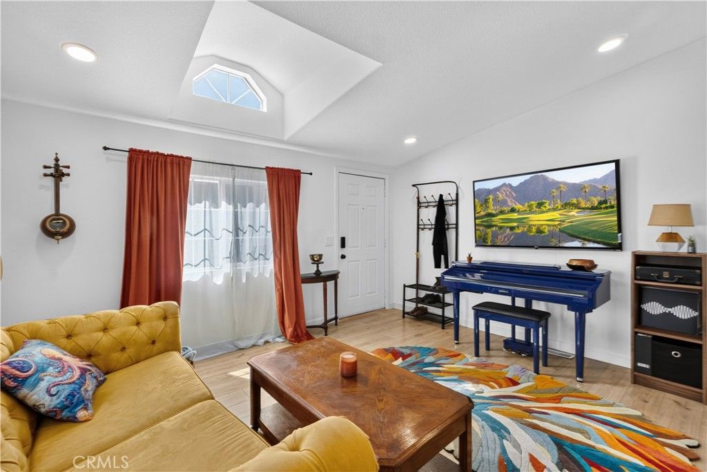327 W Wilson 74, Costa Mesa, CA 92627 — photo 4