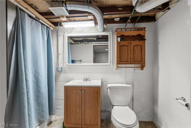 135 N Middle Street, Columbiana, OH 44408