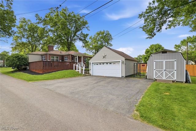 135 N Middle Street, Columbiana, OH 44408