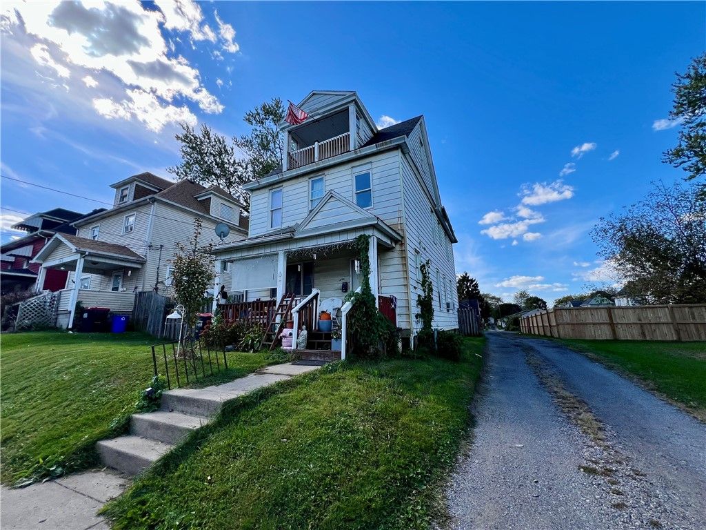 Image 1 of property listing at 1010 Cunningham Ave, New Castle, PA 16101