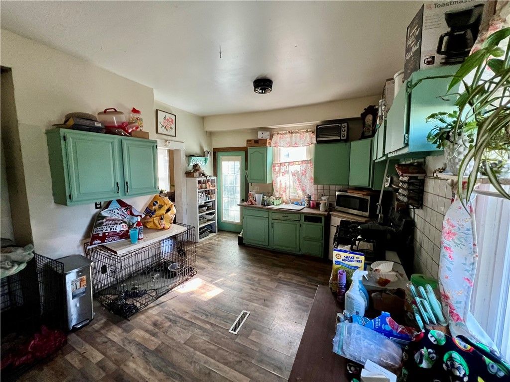 Image 6 of property listing at 1010 Cunningham Ave, New Castle, PA 16101
