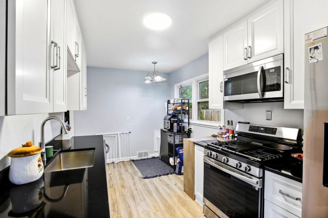 1462 Hazelwood Street, Saint Paul, MN 55106