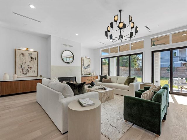 963 W 41st Street, Houston, TX 77018