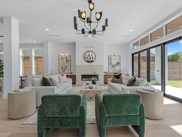 963 W 41st Street, Houston, TX 77018