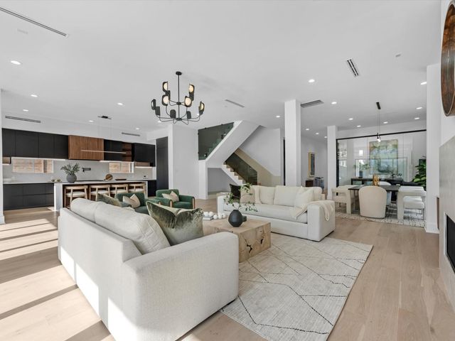 963 W 41st Street, Houston, TX 77018