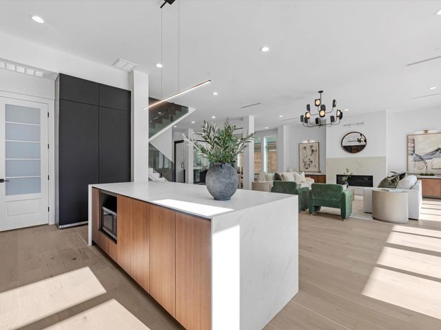 963 W 41st Street, Houston, TX 77018