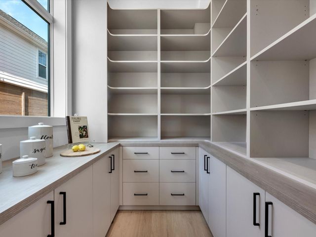 963 W 41st Street, Houston, TX 77018