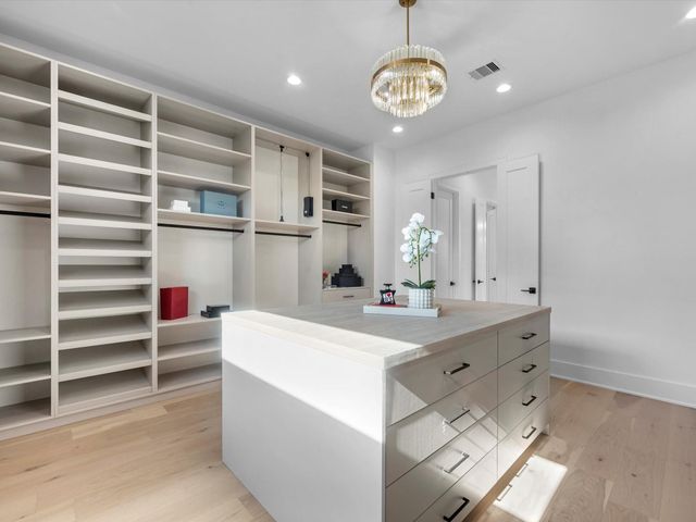 963 W 41st Street, Houston, TX 77018