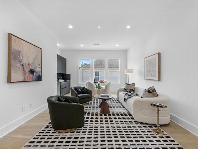 963 W 41st Street, Houston, TX 77018