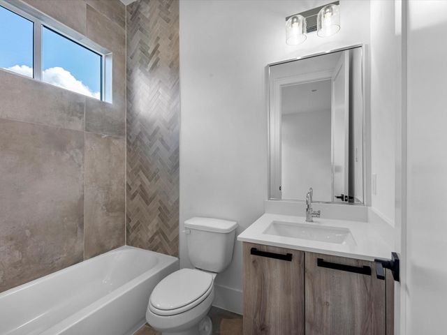 963 W 41st Street, Houston, TX 77018