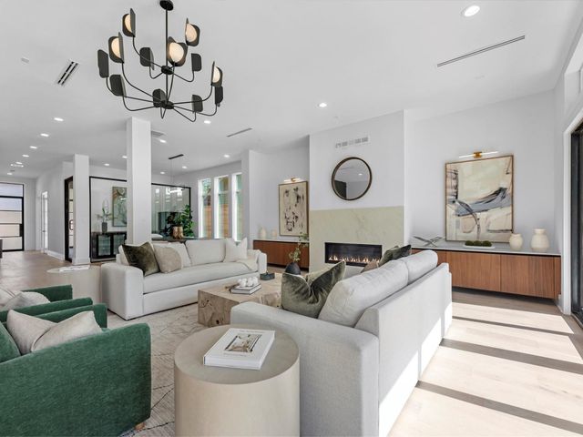 963 W 41st Street, Houston, TX 77018