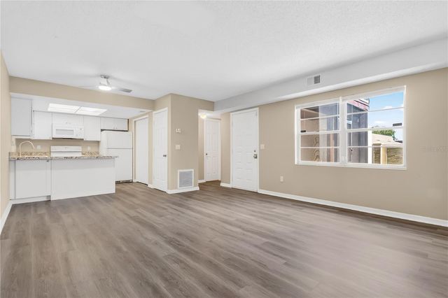 11 WINDTREE LANE B, Winter Garden, FL 34787