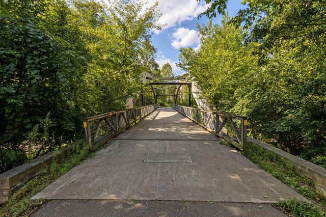 5000 Honeysuckle Boulevard, Columbus, OH 43230