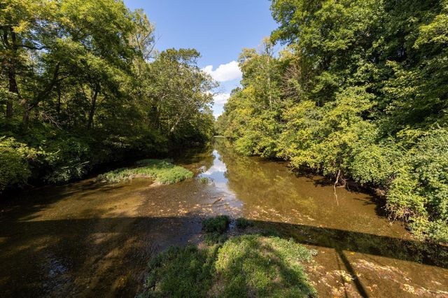 5000 Honeysuckle Boulevard, Columbus, OH 43230