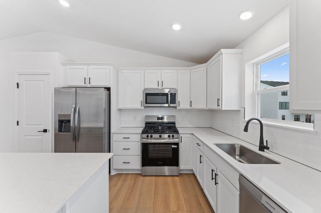 1245 Deerpath Drive NE, Hanover, MN 55341