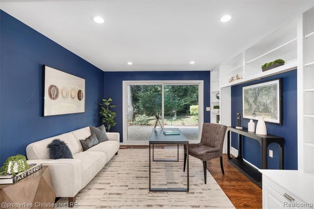 1257 Charrington Road, Bloomfield Hills, MI 48301