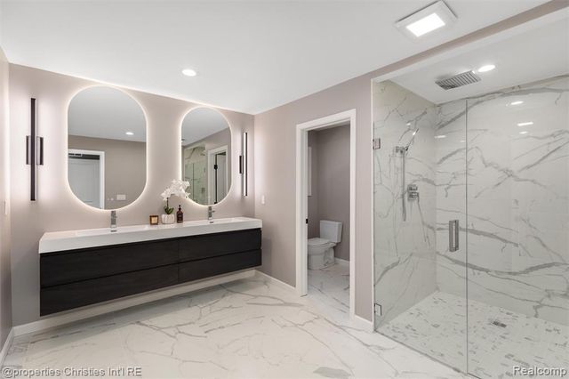 1257 Charrington Road, Bloomfield Hills, MI 48301