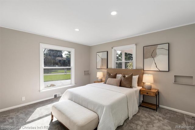 1257 Charrington Road, Bloomfield Hills, MI 48301