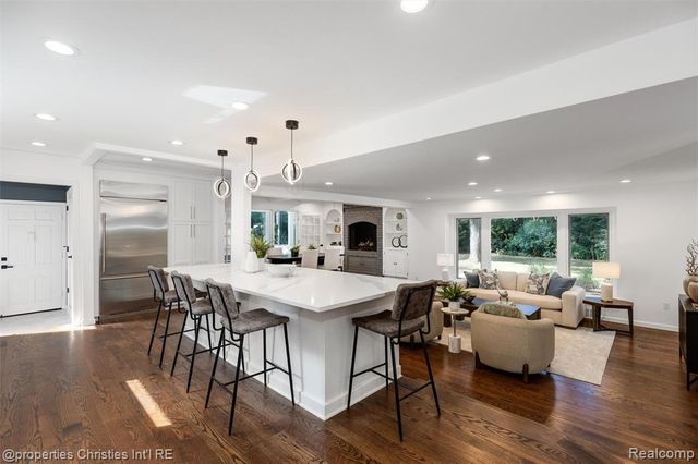 1257 Charrington Road, Bloomfield Hills, MI 48301