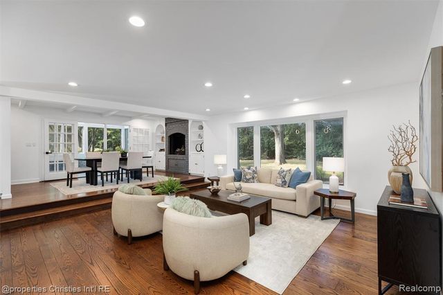 1257 Charrington Road, Bloomfield Hills, MI 48301