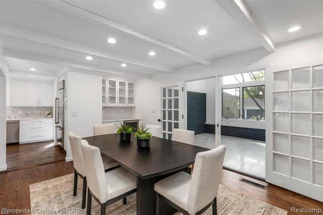1257 Charrington Road, Bloomfield Hills, MI 48301