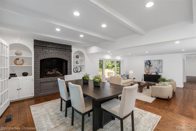 1257 Charrington Road, Bloomfield Hills, MI 48301