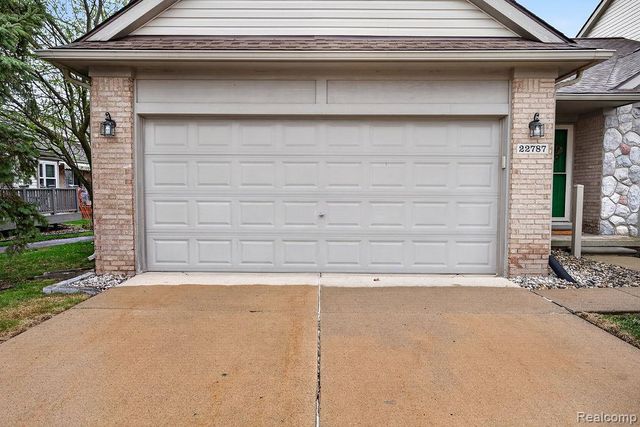 22787 Woodcreek Drive, Taylor, MI 48180