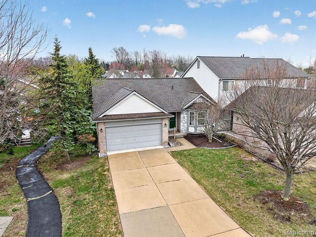 22787 Woodcreek Drive, Taylor, MI 48180