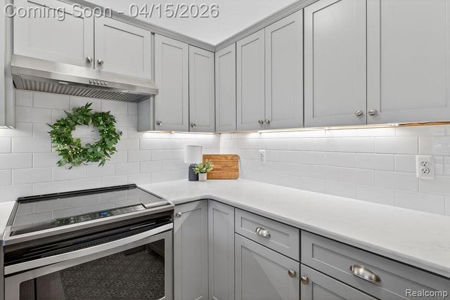 22787 Woodcreek Drive, Taylor, MI 48180