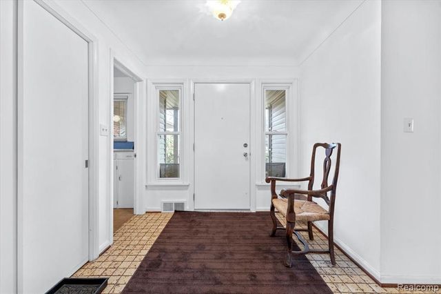 2221 Davis Street, Wyandotte, MI 48192