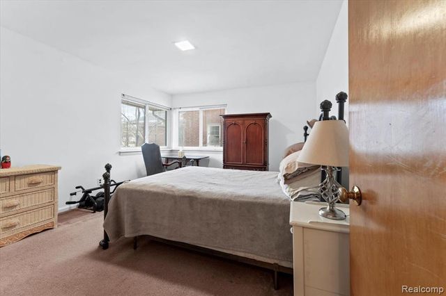 2221 Davis Street, Wyandotte, MI 48192