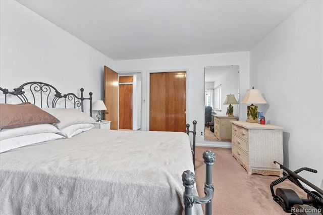 2221 Davis Street, Wyandotte, MI 48192